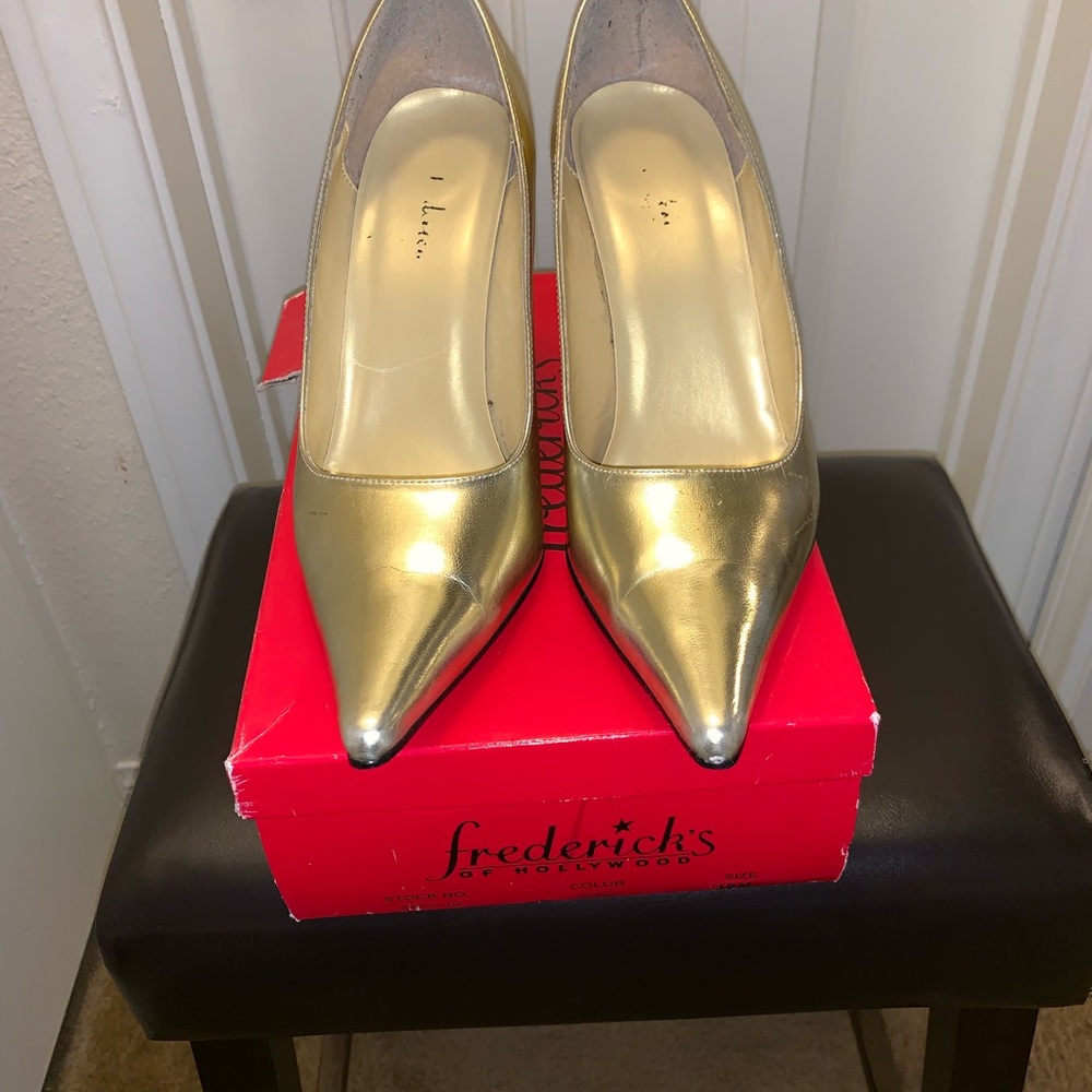 Frederick’s Gold Lame Look pointy toe High Heel